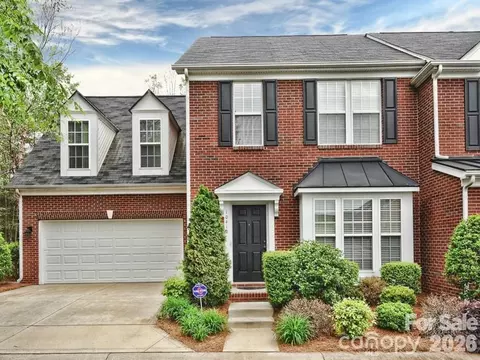 10412 Berkeley Woods Ln, Charlotte, NC 28277