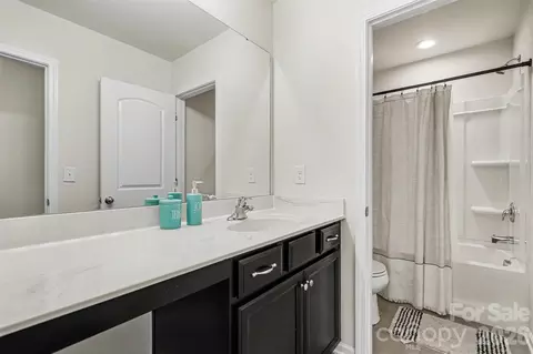 Bath - 1705 Bailey Ridge Dr, York, SC 29745 photo 2 of 3