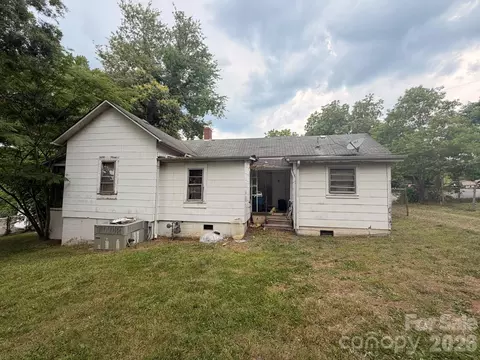 430 E D St, Newton, NC 28658 photo 3