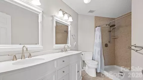 Bath - 1338 Torrence 29 Cir #29, Davidson, NC 28036 photo 4 of 5
