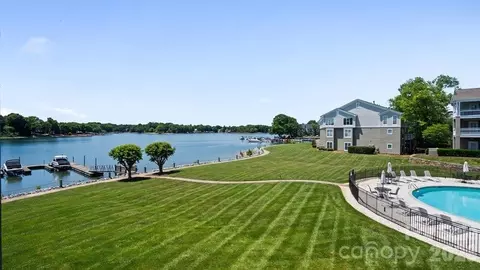 View/Area - 1338 Torrence 29 Cir #29, Davidson, NC 28036 photo 3 of 4