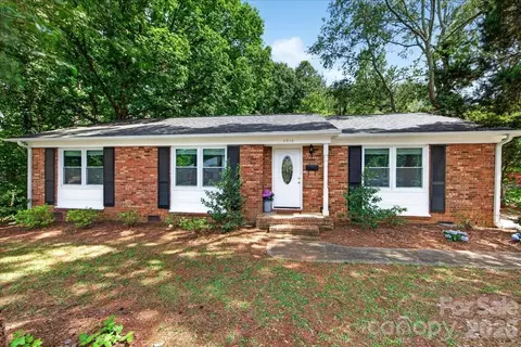 4914 Glenbrier Dr, Charlotte, NC 28212