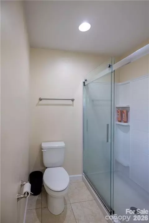 Bath - 101 Towne Pl, Clyde, NC 28721 photo 3 of 5
