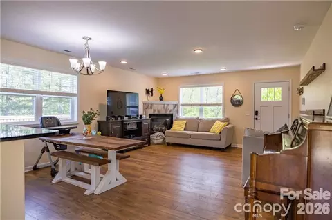 Living - 101 Towne Pl, Clyde, NC 28721 photo 3 of 4