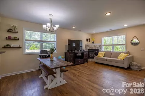 Living - 101 Towne Pl, Clyde, NC 28721 photo 2 of 4