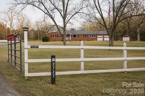 2727 N Moore Rd, Robbins, NC 27325