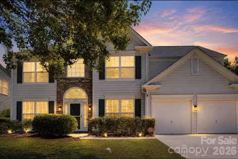2523 Beacon Forest Dr, Charlotte, NC 28270