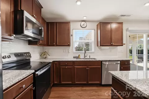 Kitchen - 982 Pemberley St, Lancaster, SC 29720 photo 2 of 2