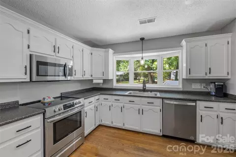 Kitchen - 7795 Old Post Rd, Denver, NC 28037 photo 2 of 3