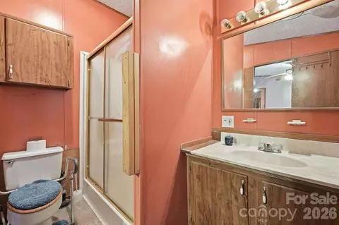 Bath - 3383 Thickety Rd, Clyde, NC 28721 photo 2 of 3