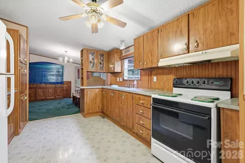 Kitchen - 3383 Thickety Rd, Clyde, NC 28721 photo 6 of 8