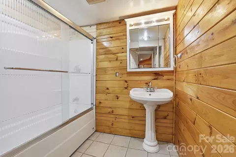Bath - 3383 Thickety Rd, Clyde, NC 28721 photo 1 of 3