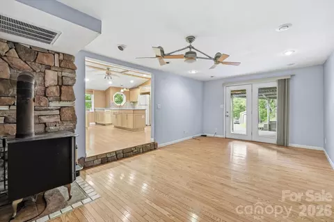 Living - 3383 Thickety Rd, Clyde, NC 28721 photo 3 of 5