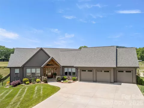 363 Samuel Dr, Mills River, NC 28759
