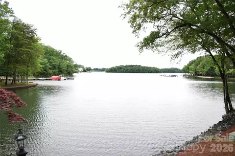View/Area - 449 Windward Dr, Davidson, NC 28036 photo 4 of 8