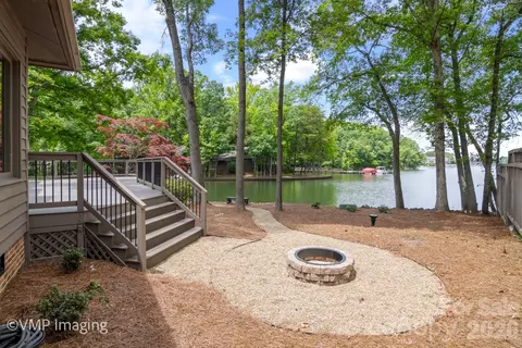 Exterior - 449 Windward Dr, Davidson, NC 28036 photo 5 of 6