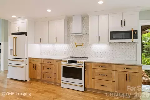 Kitchen - 449 Windward Dr, Davidson, NC 28036 photo 2 of 5