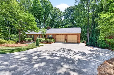 989 Hampton Pl, Mooresville, NC 28115