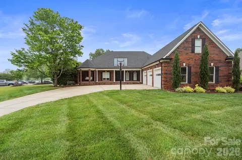 9700 Tournament Dr, Matthews, NC 28104