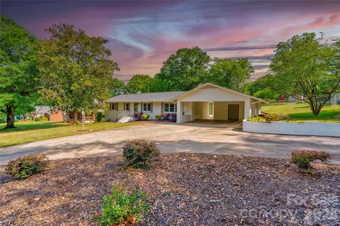 809 Forest Hills Dr, Shelby, NC 28150
