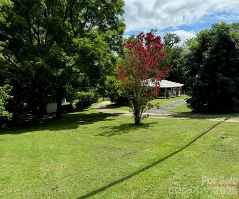 101 Bluebird Ln, Morganton, NC 28655