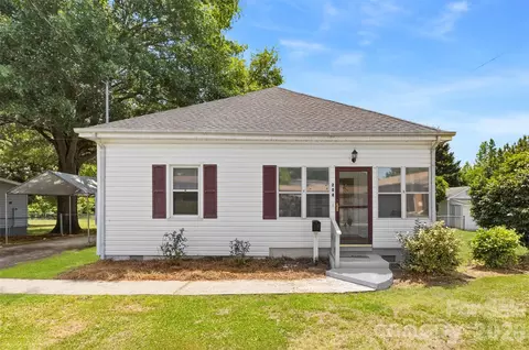 204 Hampshire Ln, Clover, SC 29710