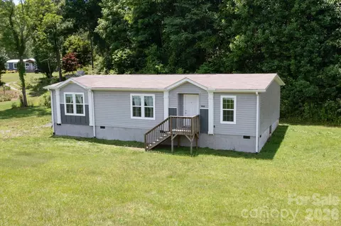 1060 Pickens Hwy, Rosman, NC 28772