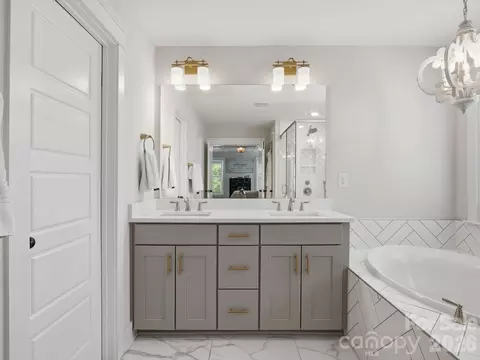 Bath - 1112 Baldwin Dr, Lancaster, SC 29720 photo 3 of 5