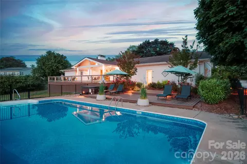 134 W Oakview Rd, Asheville, NC 28806