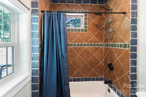 Bath - 1621 Upward Way, Waynesville, NC 28786 photo 1 of 2
