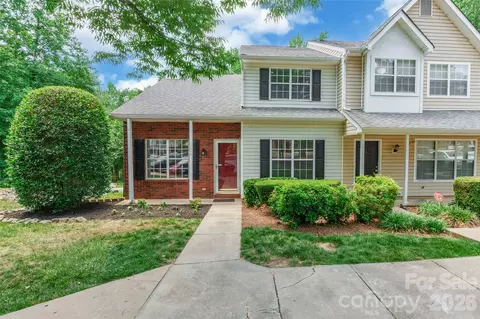 5840 Prescott Ct, Charlotte, NC 28269