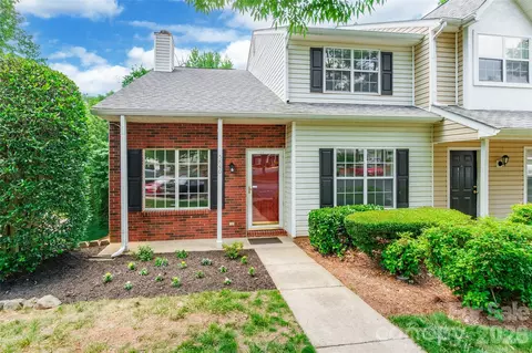 5840 Prescott Ct, Charlotte, NC 28269