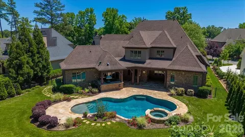 8100 Skye Lochs Dr, Waxhaw, NC 28173