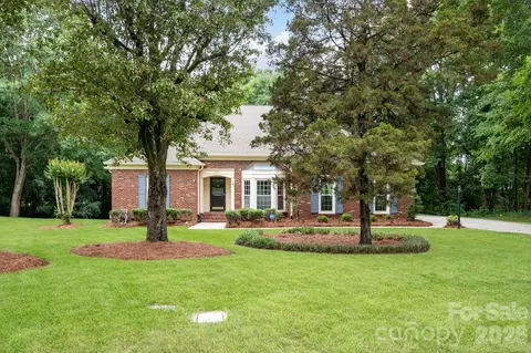 9232 Hemingford Ct, Charlotte, NC 28277