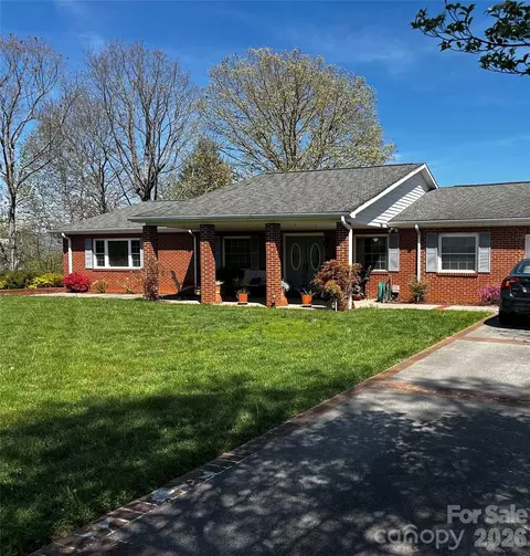 33 Gibbs Rd, Leicester, NC 28748