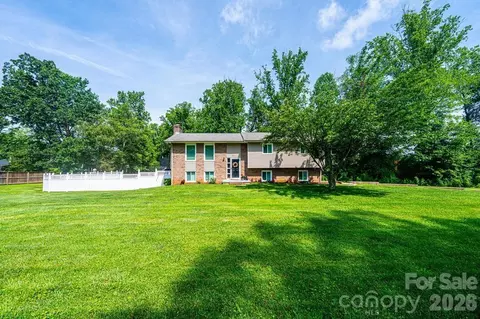 2651 31st Street Ne Ct NE, Hickory, NC 28601