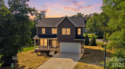 1147 10th Street Nw Ln NW, Hickory, NC 28601