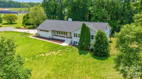 2004 Fountain Ln, Stanley, NC 28164