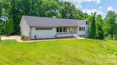 2004 Fountain Ln, Stanley, NC 28164
