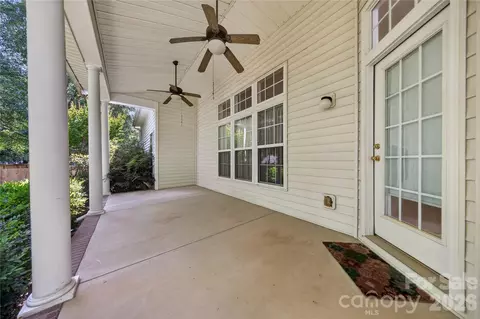 Exterior - 533 Fair Oaks Dr, Fort Mill, SC 29708 photo 4 of 7