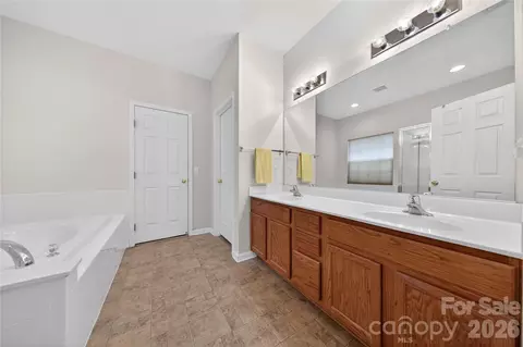 Bath - 533 Fair Oaks Dr, Fort Mill, SC 29708 photo 1 of 4