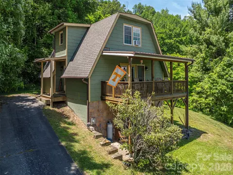 649 Acres View Dr, Waynesville, NC 28786
