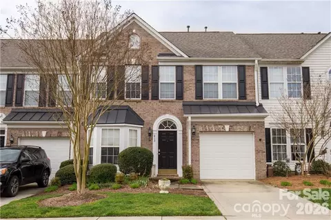 415 Foilage Ct, Lake Wylie, SC 29710