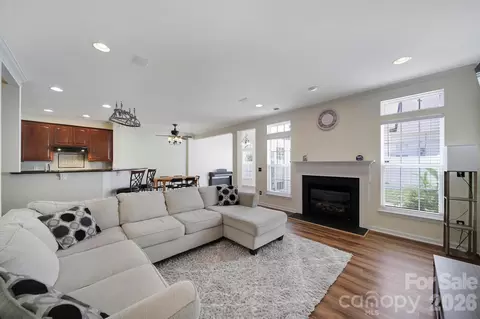 415 Foilage Ct, Lake Wylie, SC 29710