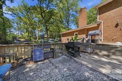 Exterior - 970 23rd Ne Ave NE, Hickory, NC 28601 photo 4 of 6