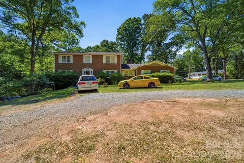 Exterior - 970 23rd Ne Ave NE, Hickory, NC 28601 photo 2 of 6