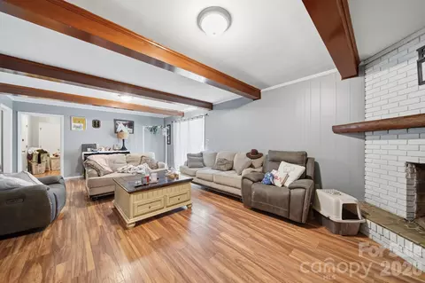 Living - 970 23rd Ne Ave NE, Hickory, NC 28601 photo 1 of 1