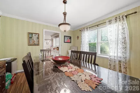 Dining - 970 23rd Ne Ave NE, Hickory, NC 28601 photo 1 of 2