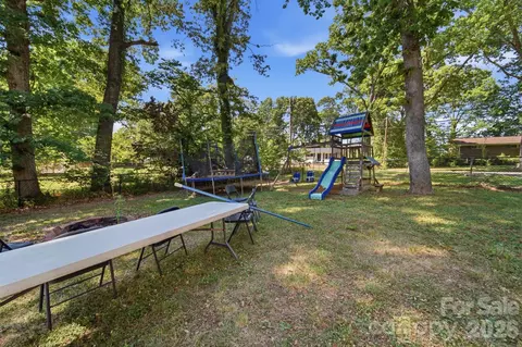 Exterior - 970 23rd Ne Ave NE, Hickory, NC 28601 photo 5 of 6