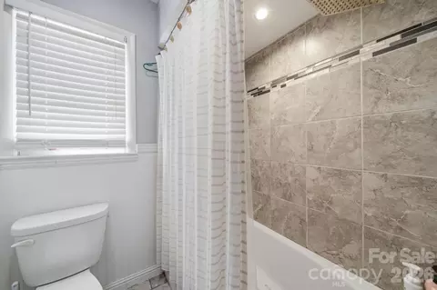 Bath - 970 23rd Ne Ave NE, Hickory, NC 28601 photo 1 of 5